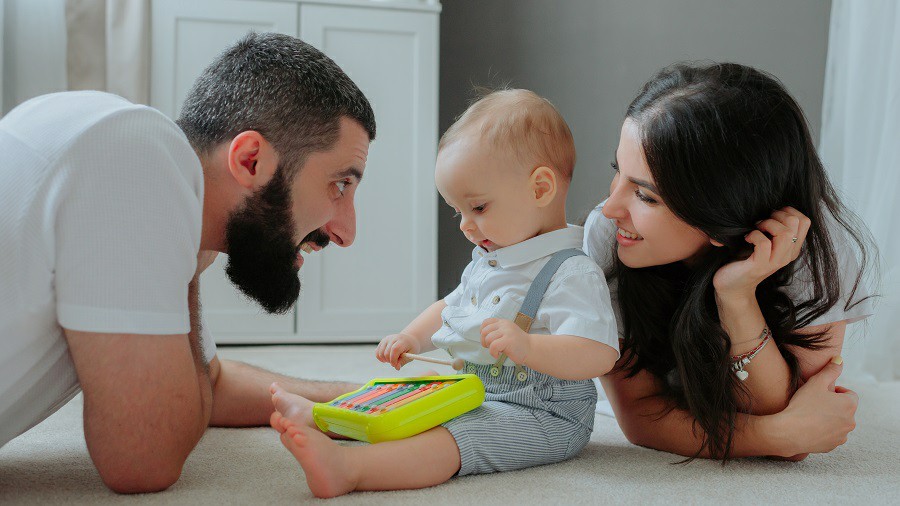 O que é o Modelo Denver de Intervenção e como isso pode ajudar o meu filho?